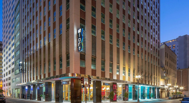 Номер Standard с красивым видом из окна Aloft by Marriott New Orleans Downtown