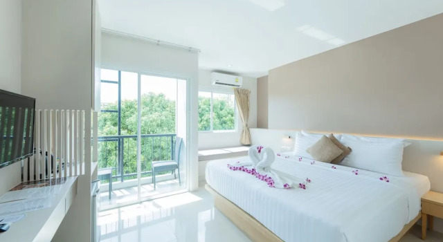 Двухместный номер Deluxe с балконом La Vista Patong Hotel