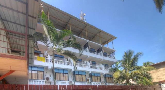 Hotel Pleasure Inn near Turtle Beach, Morjim
