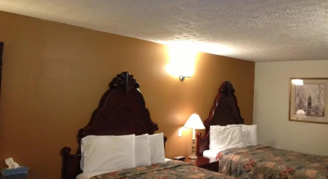 Четырёхместный номер Standard Midtown Motel & Suites