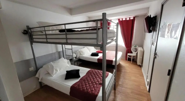 Четырёхместный номер Standard Le Cérétan Hôtel