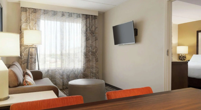 Двухместный люкс с 2 комнатами Embassy Suites Oklahoma City Downtown/Medical Center