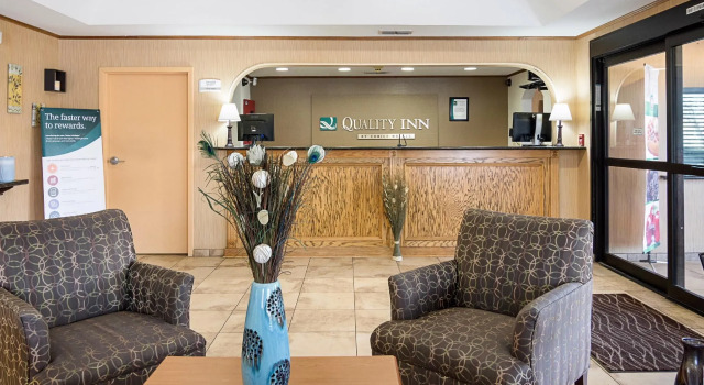 Quality Inn near Casinos and Convention Center, Забронировать Отель Отели и гостиницы Бошьер-Сити, рядом с Bossier Civic Center, Отель