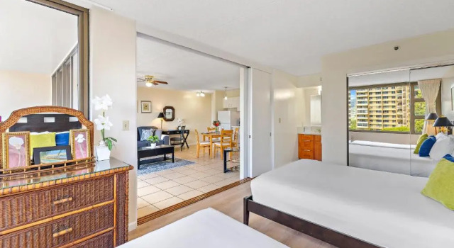 Beautiful 7th Floor Condo with AC, WiFi & Parking, Short Walk to Beach, Rezerwuj Hotel Waikiki Honolulu