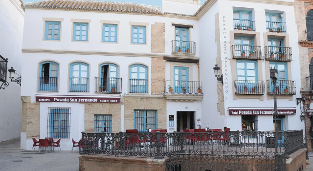 Hostal Servilia, Забронировать Отель Отели Кармона с парковкой, рядом с Церковь Санта-Мария-де-ла-Асунсьйон, Парковка