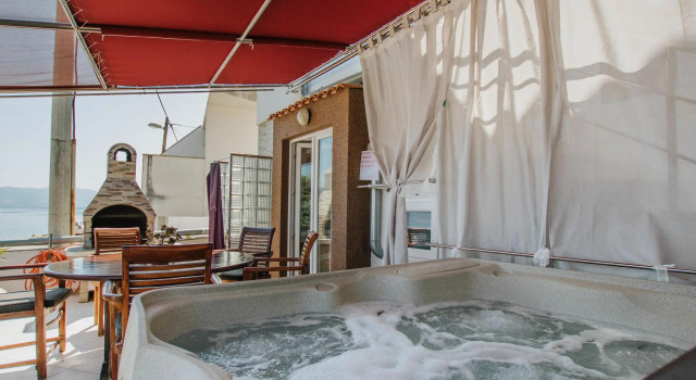 Апартаменты Modern Apartment in Arbanija with Hot Tub