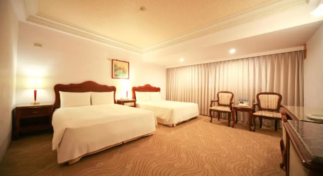 Четырёхместный номер Standard Hua Tong Hotel