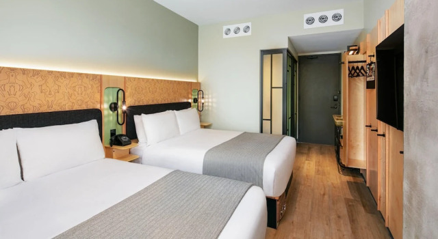 Четырёхместный номер Moxy Brooklyn Williamsburg