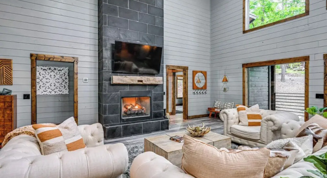 Luxe Broken Bow Vacation Rental: Hot Tub & Pets OK, Boek Hotel Hochatown Oklahoma