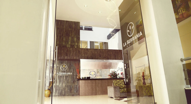Hotel La Serrania Casa de Huespedes, Rezervovat Hotel Hotely v Santander s parkováním, Parkování