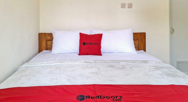Reddoorz Syariah near Terminal Bus Giwangan, Book Hotel Gondowulung Yogyakarta Province
