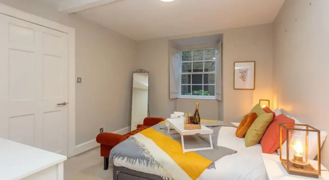 Beautiful Hideout in Center of Edinburgh - Business - Holidays, Забронировать Отель Midlothian Эдинбург, рядом с Железнодорожный вокзал Эдинбург-Уэверли
