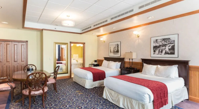 Четырёхместный люкс Deluxe Hotel Winneshiek