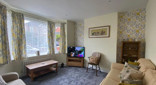 Charming 3 bed house and garden, pet friendly, Забронировать Отель Отели Борнмута с парковкой, рядом с Парк Мейрик, Парковка