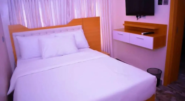 Номер Comfort Laroy Suites