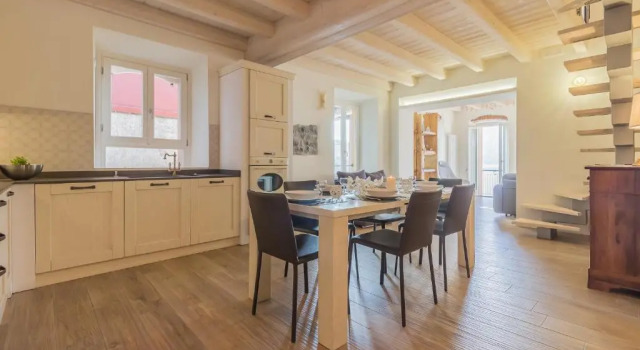 Elizabeth House Varenna, Забронировать Апартаменты/квартира Отели Варенна с парковкой, рядом с Вилла Монастеро, Парковка