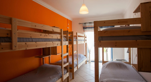 Ericeira Chill Hill Hostel & Private Rooms - Sea Food, Réserver Auberge de jeunesse Carvoeira Région Centre, près de Foz de Lizandro Beach