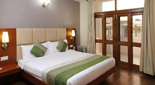 Двухместный номер Deluxe с балконом Ahuja Residency DLF Phase 2