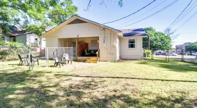 Коттедж Walk to Dining & Shops: Dtwn Brookhaven Home!