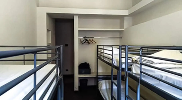 Кровать в общем номере M&J Place Hostel Rome