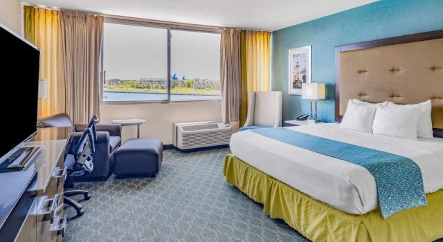 Двухместный номер Standard с видом на озеро Wyndham Garden Kenosha Harborside