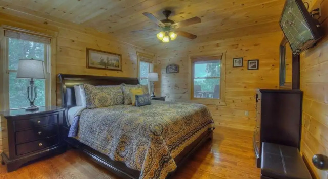 Windy Valley Retreat by Escape to Blue Ridge, Book Feriehus Villaer i Blue Ridge, Villa