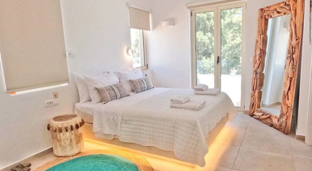 Номер Executive с балконом Thealos Santorini