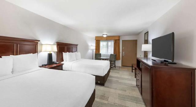 Четырёхместный семейный номер Standard Best Western Plus Redondo Beach Inn