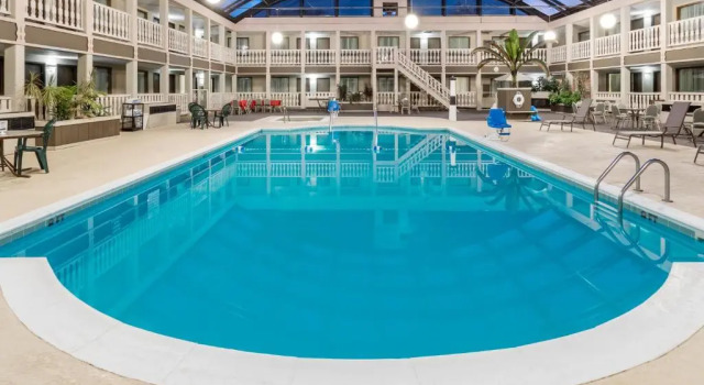 Номер Superior AmericInn by Wyndham Janesville