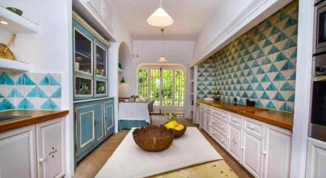 A Real Oasis In Colonial Style Villa