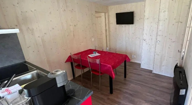 Коттедж с 2 комнатами Bungalow Miralago in Camping Cavresc, Via dal Cavresc 1, 7746 Le Prese-Poschiavo