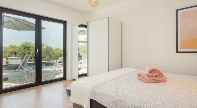 Altalune, Book Hotel Karpinjan Istrien
