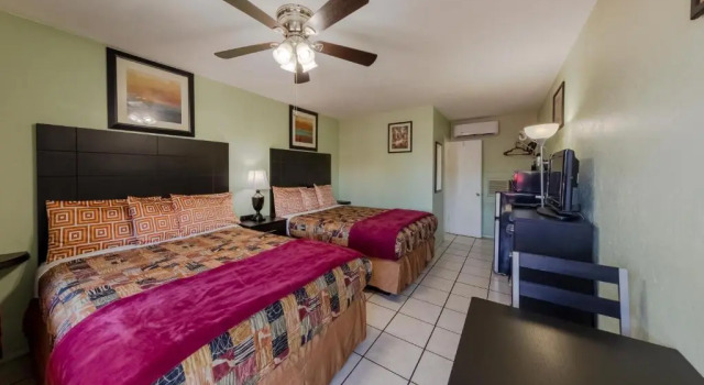 Четырёхместный номер Standard Sunshine Inn & Suites Venice, Florida