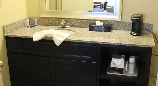 Двухместный номер Standard с балконом и с видом на реку Best Western Plaza Inn