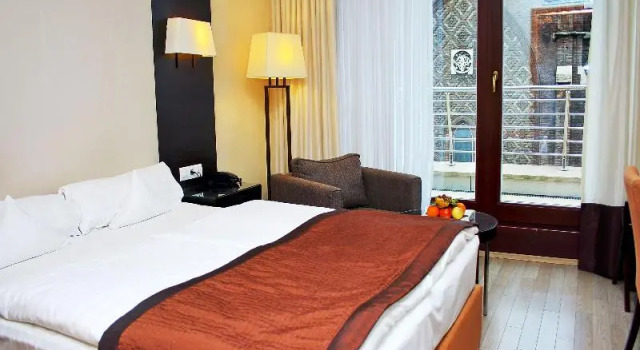 Номер Standard с балконом Lions Garden Hotel