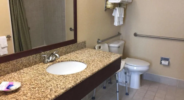 Люкс Best Western PLUS Hannaford Inn & Suites