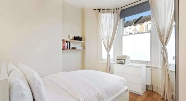 Cosy 2bed Skylight Apt W/patio in Clapham Junction