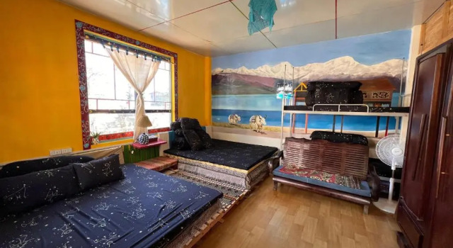 Кровать в общем номере Saigonese Trekking House
