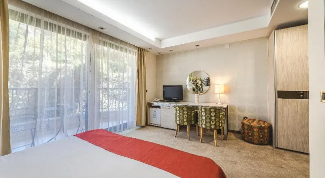 Двухместный номер Standard с балконом Hotel & Apartments HEC Residence