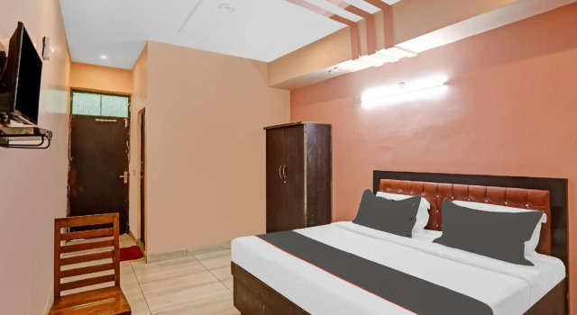 Capital O 85980 Hotel Royal Green Inn, Забронировать Отель Гармуктешар штат Уттар-Прадеш