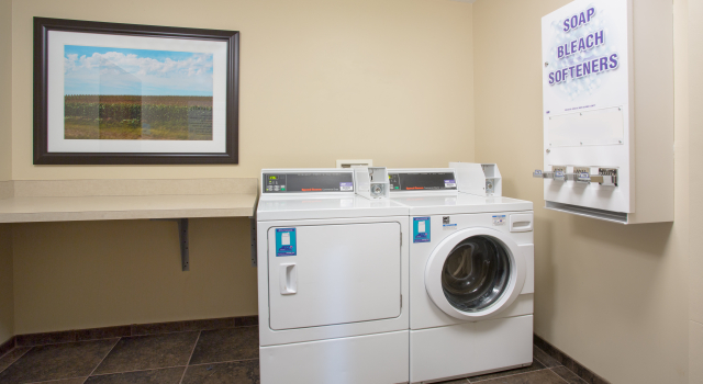 Holiday Inn Express Hotel & Suites Concordia by IHG, Prenota Hotel Concordia Kansas