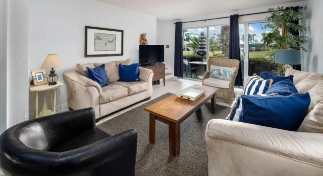 Апартаменты Seaspray Condos 201A