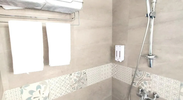 Villa 4 Zimmer mit Balkon und mit Blick auf den Innenhof Xian Jing B&B