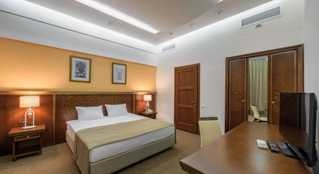 Alarus Luxe Hotel, Забронировать Отель Отели Одессы с завтраком, рядом с Дерибасовская улица, Завтраки
