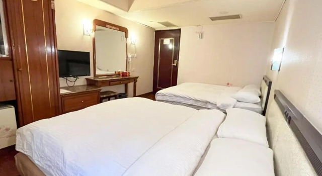 Четырёхместный номер Standard Spring Art Hotel