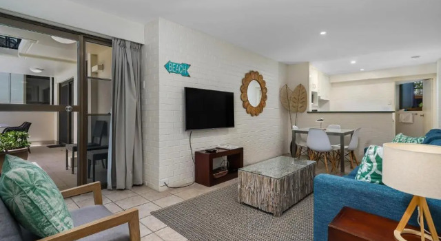 Апартаменты Economy c 1 комнатой Bayview Beachfront Apartments, in town right on the beach