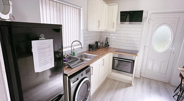 The Serene Stays Sleeps 6 With Garden, Забронировать Отель Отели Большого Манчестера 3 звезды, 3*