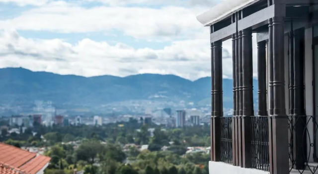 Номер Standard с балконом и с видом на город AC Hotel by Marriott Guatemala City