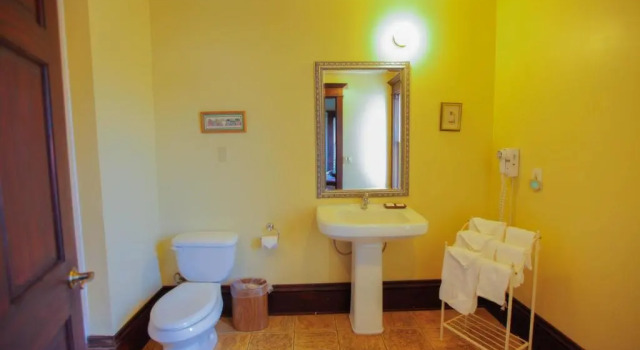 Четырёхместный люкс Santa Paula Inn