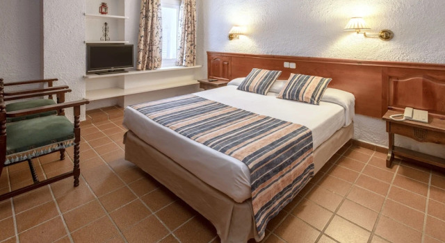 Одноместный номер Standard с балконом Hotel GHT Neptuno-Tossa & Venus SPA